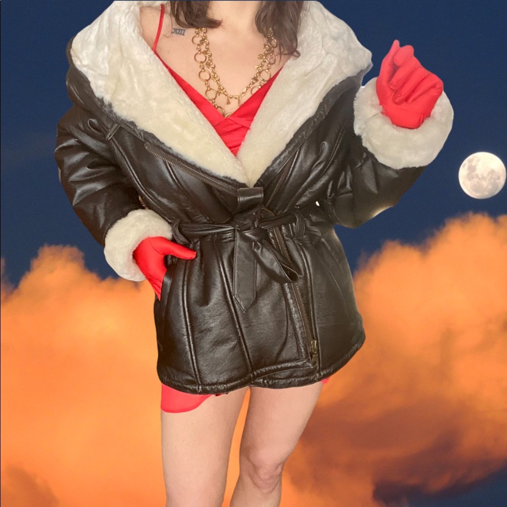 ❤️‍🔥FANTASTIC Vintage Wilsons Leather Faux Fur Lined Hooded Belted Winter Coat - Picture 5 of 14